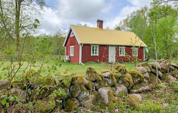 Na foto é possível ver o objeto Holiday Home Linghult, Isaka Stuga Eldsberga localizado na cidade de Simlångsdalen.