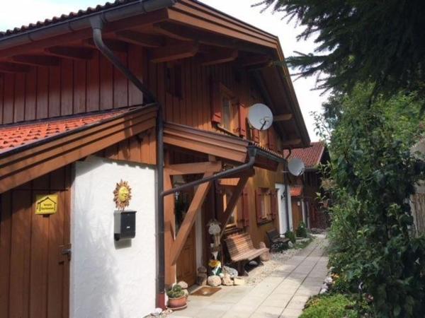 På billedet ses objektet Ferienhaus in ruhiger Lage, mit Balkon, Terrasse und eigenem Gartenteil beliggende i byen Aschach.