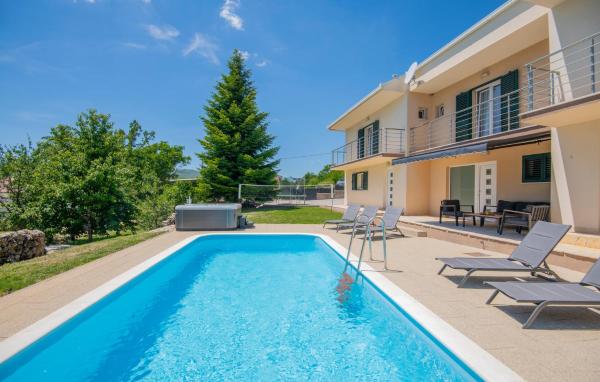 A la foto es mostra l'objecte Holiday Home Cista Velika With Outdoor Swimming Pool 311 situat a la ciutat de Pocrnja.
