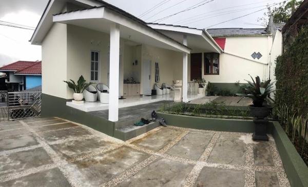 A la foto es mostra l'objecte Bernice Homestay Syariah 1 Wonosobo situat a la ciutat de Wonosobo.
