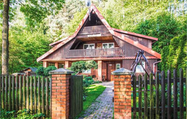 Na zdjęciu widoczny jest obiekt Holiday Home Barczewo Kaplityny Iv położony w mieście Mokiny.