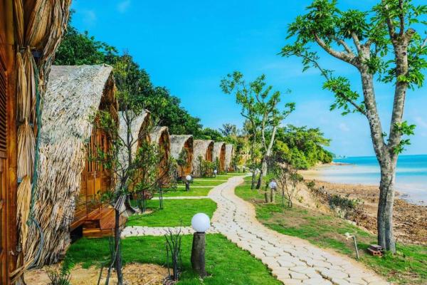 A la foto es mostra l'objecte Cô Tô Village situat a la ciutat de Ðiền Xá.