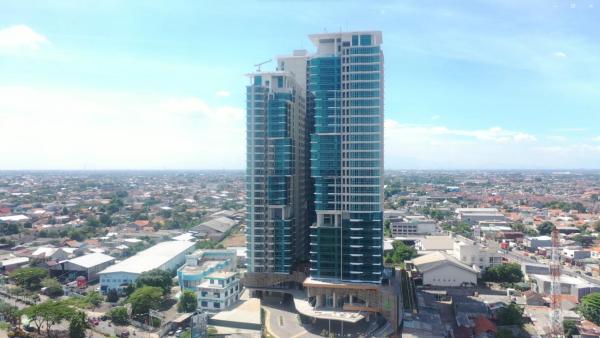 Na fotografii je vidět objekt Horison Suite & Residences Iswara Bekasi nacházející se ve městě Rawapanjang.