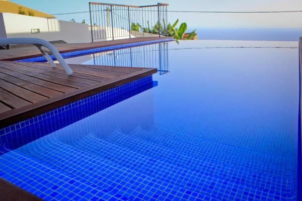 写真にはジャルディン・ド・マール市にあるFerienhaus in Estreito Da Calheta mit Privatem Pool und Meerblickが写っています。