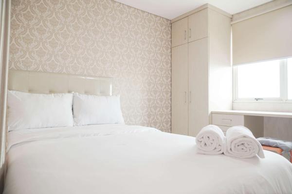 Homey and Modern Studio at Sky Terrace Apartment By Travelio, Jakarta