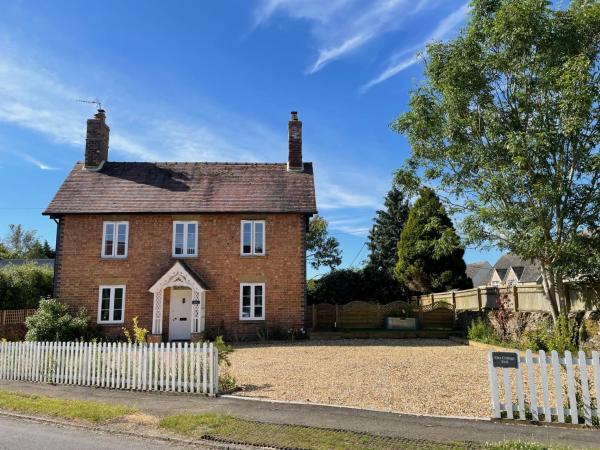 Elm Cottage - Burford, UK