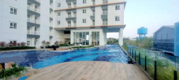 På bilden syns objektet Well Furnished and Homey Studio (No Kitchen) Apartment at Suncity Residence By Travelio som ligger i staden Sidoarjo.