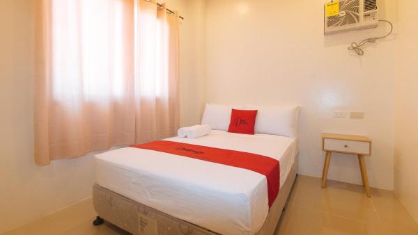Na fotografii je vidět objekt RedDoorz @ LM Apartelle Boracay nacházející se ve městě Boracay.