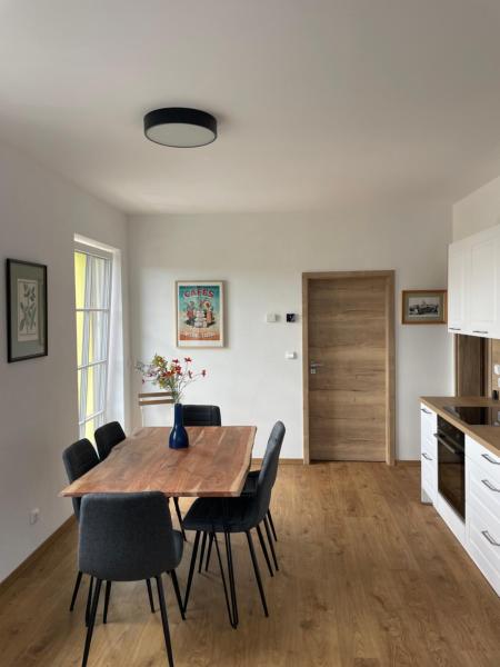 A la foto es mostra l'objecte Apartmán na úpatí Šumavy situat a la ciutat de Stachy.
