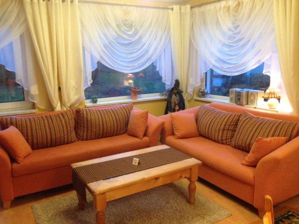 Nella foto è visibile l'oggetto Ferienhaus in einer Feriensiedlung auf dem Eichenberg mit Terrasse und Grill situato nella città di Michaelstein.