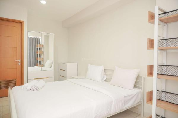 Na zdjęciu widoczny jest obiekt Homey and Minimalist 1BR Cinere Bellevue Suites Apartment By Travelio położony w mieście Karangtengah.