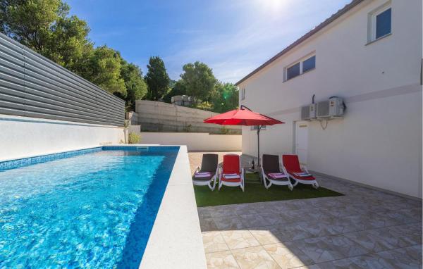 Stunning Home In Banjol - Banjol