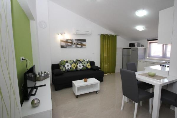 På billedet ses objektet Nette Ferienwohnung in Baška mit Eigenem Balkon beliggende i byen Baška.