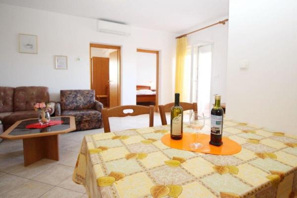På billedet ses objektet Ferienwohnung in Baška mit Eigenem Balkon - b59589 beliggende i byen Baška.