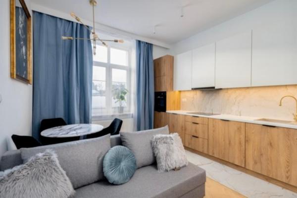 Dębowa 4 by Homeprime, Cracovie