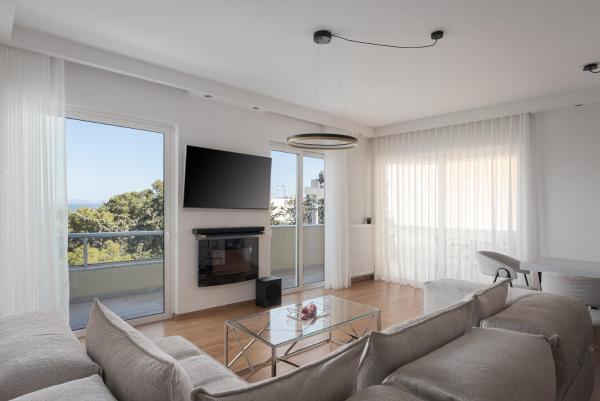 Auf dem Foto ist das Objekt Athenian Riviera Sea View Penthouse in der Stadt Vari zu sehen.