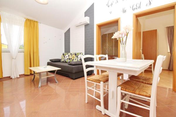 På billedet ses objektet Ferienwohnung in Baška mit Eigenem Balkon - b59599 beliggende i byen Baška.