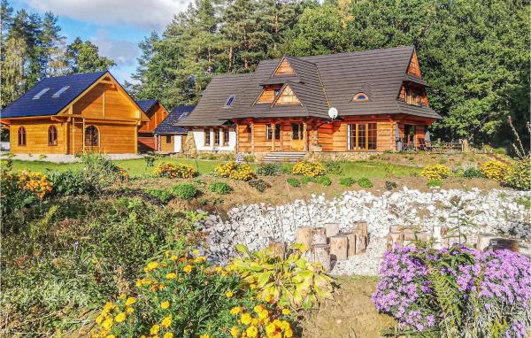 Στη φωτογραφία φαίνεται το αντικείμενο 4 Bedroom Stunning Home In Ustka που βρίσκεται στην πόλη Bydlino.