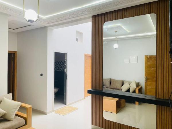 Na zdjęciu widoczny jest obiekt al-khaima luxurious properties apt 1 położony w mieście Al-Ujun.
