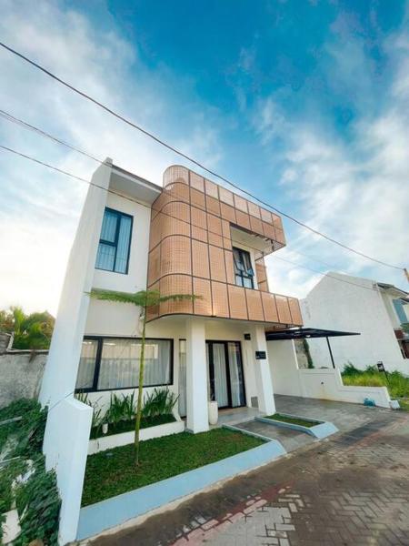 A la foto es mostra l'objecte Villa Kamar Tamu Maleha situat a la ciutat de Gandok.