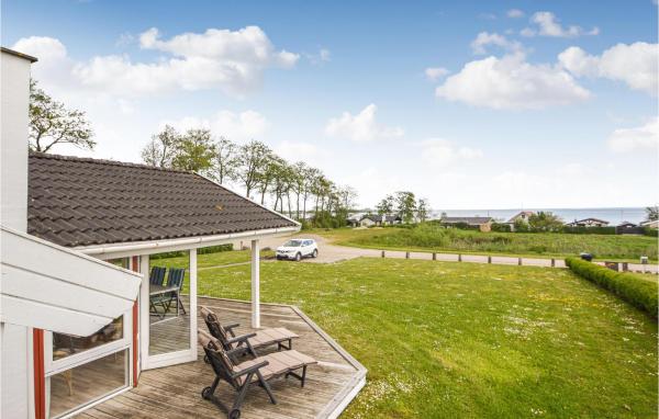 A la foto es mostra l'objecte Three-Bedroom Holiday Home In Sjolund situat a la ciutat de Sjølund.