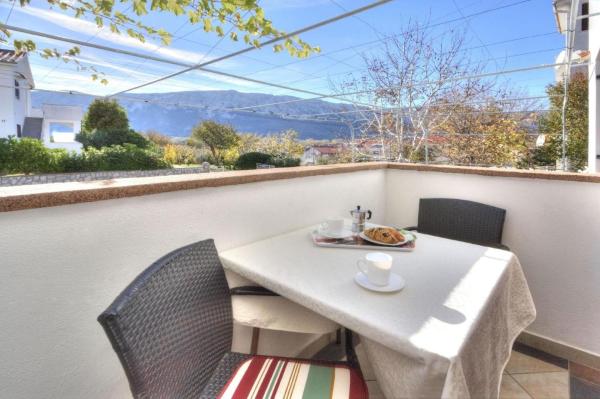 På billedet ses objektet Appartement in Baška mit Grill beliggende i byen Baška.