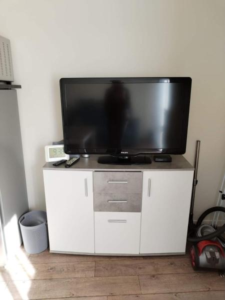 A la foto es mostra l'objecte Studio dans immeuble tranquille situat a la ciutat de Saint-Désir.