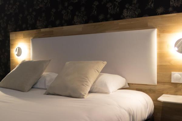 写真にはトロワ市にあるBrit Hotel Privilège Le Royal - Centre Gareが写っています。