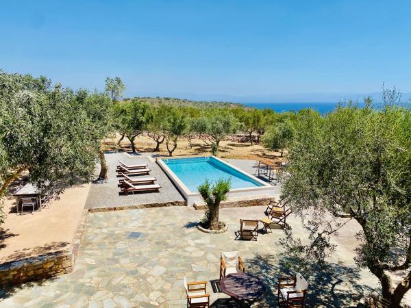 A la foto es mostra l'objecte Joyanna Villa Pool, Sea View & Olive Grove Serenity in Mani situat a la ciutat de Kalívia.