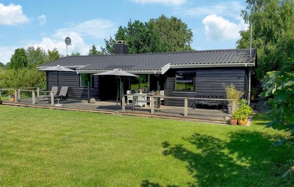 A la foto es mostra l'objecte 3 Bedroom Amazing Home In Dronningmølle situat a la ciutat de Dronningmølle.