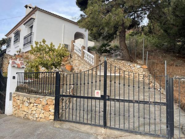 Na zdjęciu widoczny jest obiekt casita las Perlas położony w mieście Cómpeta.