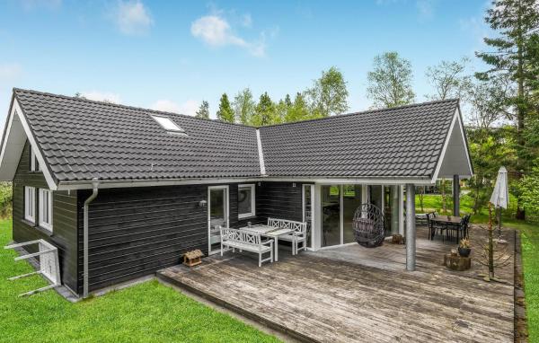 På billedet ses objektet 4 Bedroom Cozy Home In Hals beliggende i byen Hals.