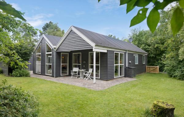 The photo shows the Amazing Home In Farsø With Sauna located in the city of Farsø.