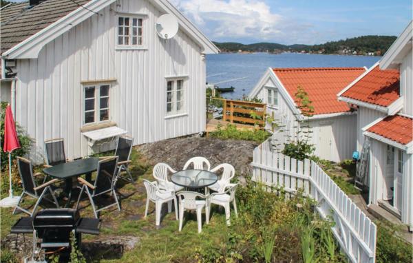Na fotografii je vidět objekt Amazing Home In Staubø With Wifi nacházející se ve městě Staubø.