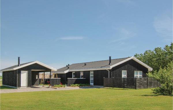 Four-Bedroom Holiday Home In Lokken, Лёккен