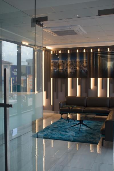 Bankable Roomzzz, Accra