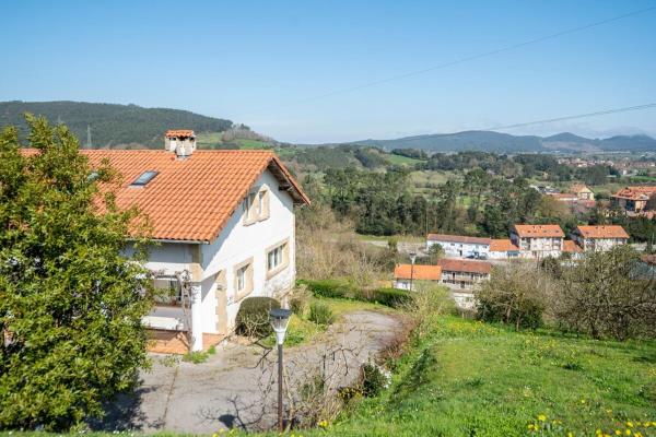 Auf dem Foto ist das Objekt Casa con jardín en Gama in der Stadt Bárcena de Cicero zu sehen.