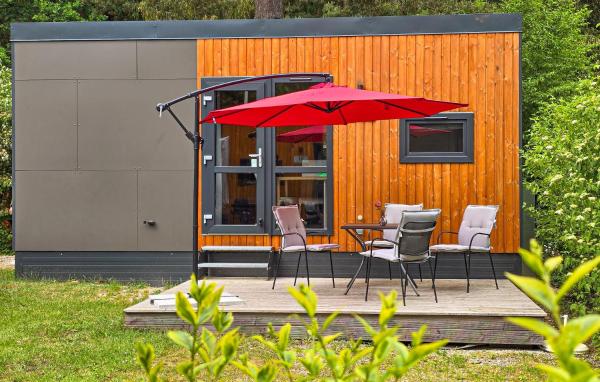 Na zdjęciu widoczny jest obiekt Tiny Haus 74 Am Brombachsee położony w mieście Pleinfeld.