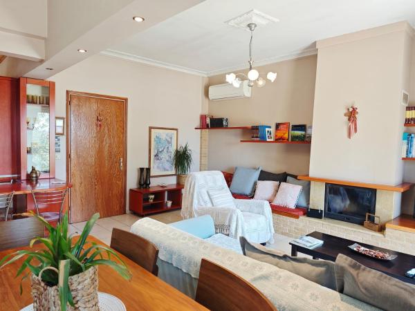 Φωτογραφία 2: Spacious & Bright flat with balcony