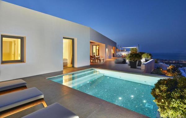 A la foto es mostra l'objecte Kamini White I Villa situat a la ciutat de Fira.