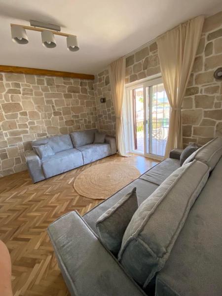 A la foto es mostra l'objecte Sunset heaven beach house situat a la ciutat de Donja Lastva.