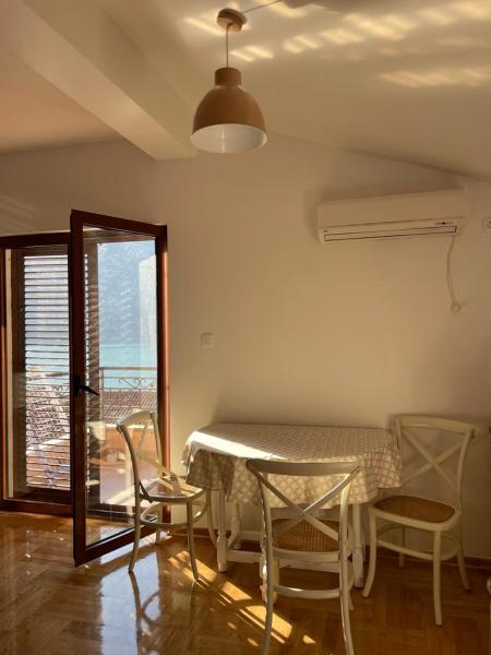 Nella foto è visibile l'oggetto Apartman Polina situato nella città di Risan.