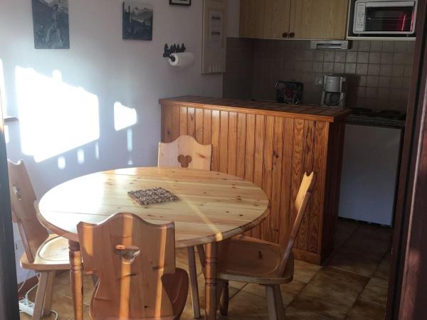 The photo shows the Studio Chaleureux 3 Pers. avec Balcon Expo Sud/Ouest, Proche Navettes et Village - FR-1-676-114 located in the city of Châtel.