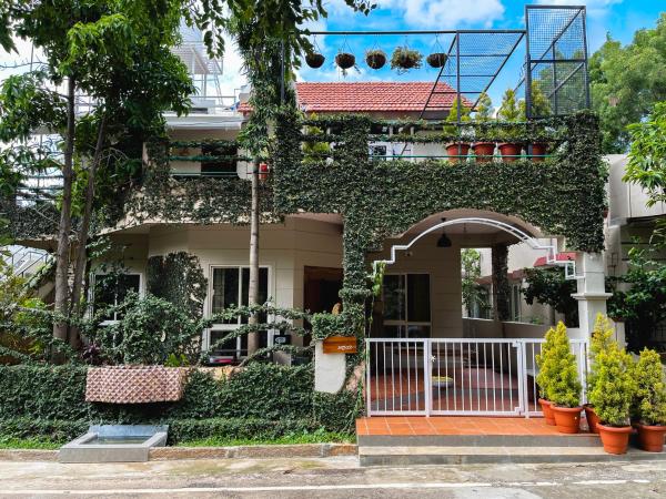 På bilden syns objektet Gokulam Guest House som ligger i staden Vānivilāsa Puram.