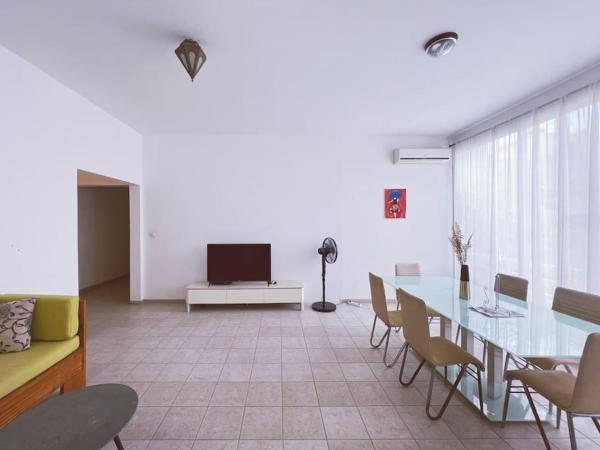 Na zdjęciu widoczny jest obiekt Appartement 3 chambres aux Mamelles climatisé położony w mieście Dakar.