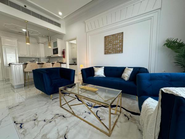 A la foto es mostra l'objecte ASHRI Luxurious Apartment in Arjan near Miracle Gardens situat a la ciutat de Dubai.