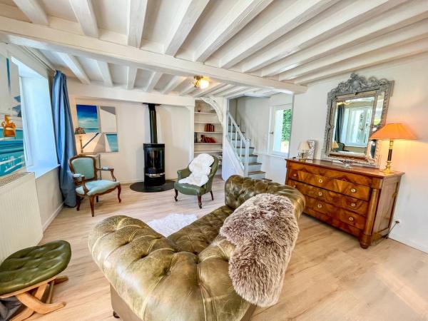 A la foto es mostra l'objecte Maison charmante avec jacuzzi et cours d'eau situat a la ciutat de Firfol.