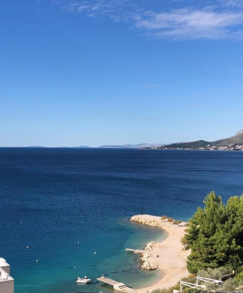 Na fotografii je vidět objekt Maestral apartman nacházející se ve městě Omiš.