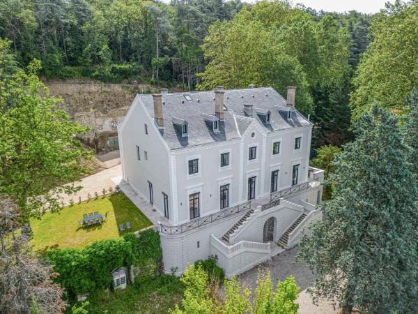La photo montre l'objet 3 - Grand Appartement dans Château & Domaine privé à 15min de Lyon situé dans la ville de Vourles.
