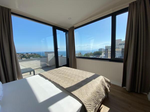 A la foto es mostra l'objecte Royal Homes 701 situat a la ciutat de Antalya.
